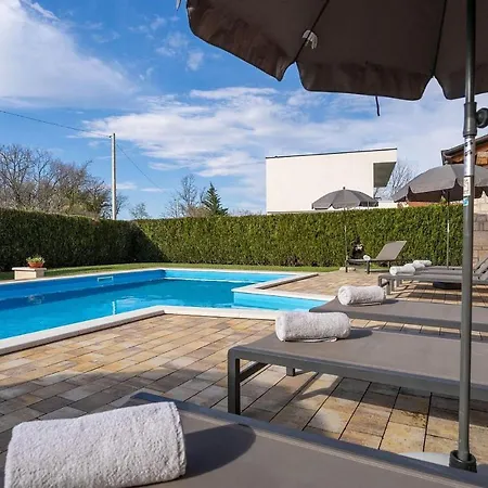 Apartment Apartman Nina 2 *