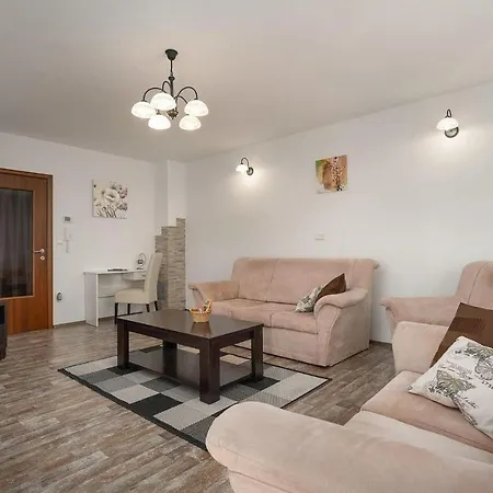 Apartman Nina 2 Apartment