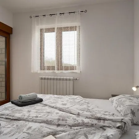 Apartman Nina 2 Apartment
